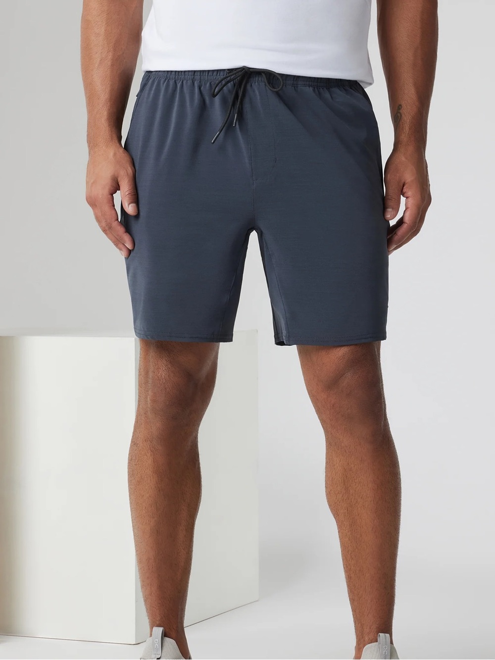 EUC Vuori Elevate Kore Lined 7” shorts Navy Blue Sz S